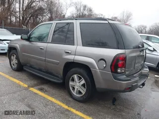 2005 Chevrolet TrailBlazer LT with VIN 1GNDT13S452319576, listed as a IAAI auction lot 41471422 with 266,346 mi miles. Bid and sale history available at carsss.com. Image 3.