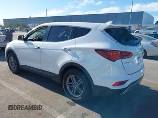2017 Hyundai Santa Fe 2.4L z VIN 5XYZT3LB2HG383765, wystawiony jako IAAI lot #38642722 z przebiegiem 76 420 mil mil oraz . Historia ofert i sprzedaży dostępna na DreamBid. Obrazek 3.