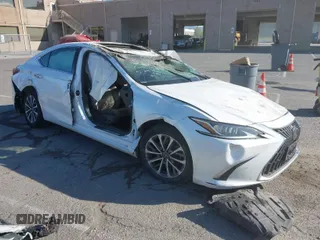 2022 Lexus ES with VIN 58ACZ1B16NU122915, listed as a IAAI auction lot 41891989 with 67,335 mi miles. Bid and sale history available at carsss.com. Image 1.