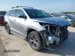 2016 Toyota Highlander XLE z VIN 5TDKKRFHXGS506222, wystawiony jako IAAI lot #42212431 z przebiegiem 208 367 mil mil oraz . Historia ofert i sprzedaży dostępna na DreamBid. Obrazek 1.