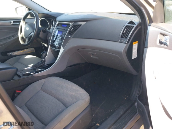 2013 Hyundai Sonata Hybrid Limited with VIN KMHEC4A4XDA096060, listed as a IAAI auction lot 41670337 with 159,185 mi miles. Bid and sale history available at carsss.com. Image 5.