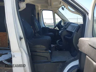 2018 Ram ProMaster Cargo z VIN 3C6TRVDG9JE148879, wystawiony jako IAAI lot #41803582 z przebiegiem 235 110 mil mil oraz . Historia ofert i sprzedaży dostępna na DreamBid. Obrazek 5.