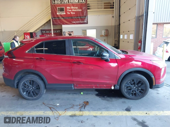 2022 Mitsubishi Eclipse Cross LE z VIN JA4ATVAA6NZ013879, wystawiony jako IAAI lot #41450278 z przebiegiem 33 830 mil mil oraz . Historia ofert i sprzedaży dostępna na DreamBid. Obrazek 14.
