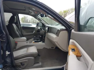 2009 Jeep Grand Cherokee Limited with VIN 1J8GR58K99C551782, listed as a IAAI auction lot 41817563 with 258,407 mi miles. Bid and sale history available at carsss.com. Image 5.