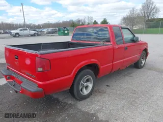 2000 Chevrolet S-10 LS with VIN 1GCCS19W3Y8111269, listed as a IAAI auction lot 42087682 with 176,712 mi miles. Bid and sale history available at carsss.com. Image 4.