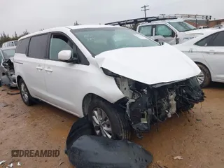 2020 Kia Sedona L with VIN KNDMA5C17L6595852, listed as a IAAI auction lot 41566584 with 102,712 mi miles. Bid and sale history available at carsss.com. Image 1.
