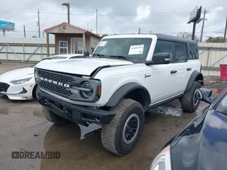 2023 Ford Bronco z VIN 1FMEE5DP9PLB30696, wystawiony jako IAAI lot #41468543 z przebiegiem 12 465 mil mil oraz . Historia ofert i sprzedaży dostępna na DreamBid. Obrazek 17.