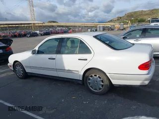 1997 Mercedes-Benz E-Class with VIN WDBJF55F8VJ031834, listed as a IAAI auction lot 41901306 with 1 mi miles. Bid and sale history available at carsss.com. Image 14.