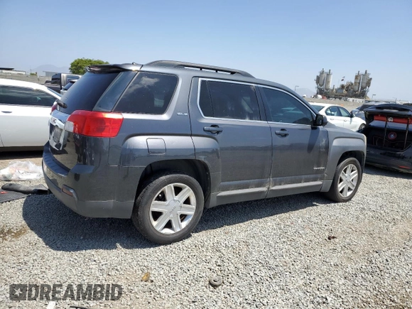 2011 GMC Terrain SLE-2 z VIN 2CTALSEC4B6249281, wystawiony jako Copart lot #57477015 z przebiegiem 152 583 mil mil oraz Szkody całkowita. Historia ofert i sprzedaży dostępna na DreamBid. Obrazek 3.