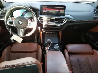 2022 BMW X3 M z VIN 5YM13EC01N9L57914, wystawiony jako Copart lot #38498483 z przebiegiem 17 261 mil mil oraz Szkody całkowita. Historia ofert i sprzedaży dostępna na DreamBid. Obrazek 8.