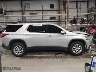 2020 Chevrolet Traverse LT Cloth with VIN 1GNEVGKWXLJ251423, listed as a IAAI auction lot 41650180 with 28,815 mi miles. Bid and sale history available at carsss.com. Image 13.