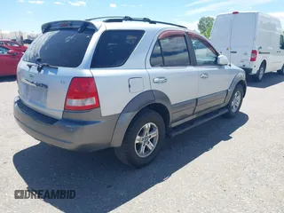 2004 Kia Sorento LX z VIN KNDJC733345270472, wystawiony jako IAAI lot #42282749 z przebiegiem 102 778 mil mil oraz . Historia ofert i sprzedaży dostępna na DreamBid. Obrazek 4.
