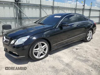 2011 Mercedes-Benz E 550 z VIN WDDKJ7CB7BF120945, wystawiony jako Copart lot #61901465 z przebiegiem 696 mil mil oraz Szkoda całkowita • Salvage title. Historia ofert i sprzedaży dostępna na DreamBid. Obrazek 1.