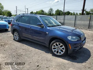 2013 BMW X5 xDrive35i z VIN 5UXZV4C58D0E02928, wystawiony jako Copart lot #58562655 z przebiegiem 85 037 mil mil oraz Szkoda całkowita • Salvage title. Historia ofert i sprzedaży dostępna na DreamBid. Obrazek 4.