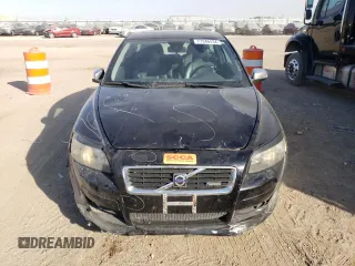 2010 Volvo C30 z VIN YV1672MK6A2172028, wystawiony jako Copart lot #77348434 z przebiegiem 168 765 mil mil oraz Czysty tytuł • Clean title. Historia ofert i sprzedaży dostępna na DreamBid. Obrazek 5.
