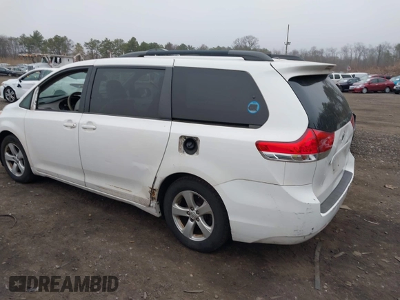 2014 Toyota Sienna LE AAS z VIN 5TDKK3DC9ES511199, wystawiony jako IAAI lot #41901669 z przebiegiem 267 510 mil mil oraz . Historia ofert i sprzedaży dostępna na DreamBid. Obrazek 14.