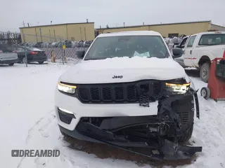 2024 Jeep Grand Cherokee Limited z VIN 1C4RJHBG5RC223711, wystawiony jako IAAI lot #41314685 z przebiegiem 11 558 mil mil oraz . Historia ofert i sprzedaży dostępna na DreamBid. Obrazek 12.