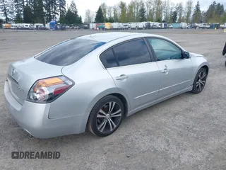 2007 Nissan Altima 2.5 S with VIN 1N4AL21E97C126762, listed as a IAAI auction lot 42033441 with 231,347 mi miles. Bid and sale history available at carsss.com. Image 4.