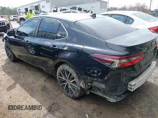 2022 Toyota Camry SE with VIN 4T1G11AK6NU660671, listed as a IAAI auction lot 41768738 with 74,867 mi miles. Bid and sale history available at carsss.com. Image 3.