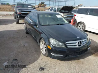 2012 Mercedes-Benz C 300 Sport z VIN WDDGF8BB0CR194061, wystawiony jako IAAI lot #42309322 z przebiegiem 100 508 mil mil oraz . Historia ofert i sprzedaży dostępna na DreamBid. Obrazek 1.