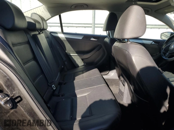 2014 Volkswagen Jetta SE with VIN 3VWD17AJ9EM400204, listed as a Copart auction lot 42484055 with 137,287 mi miles and Salvage title. Bid and sale history available at DreamBid. Image 10.
