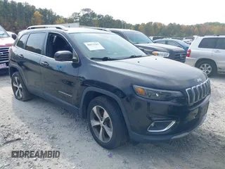 2019 Jeep Cherokee Limited with VIN 1C4PJMDX2KD235618, listed as a IAAI auction lot 40672263 with 82,117 mi miles. Bid and sale history available at carsss.com. Image 1.