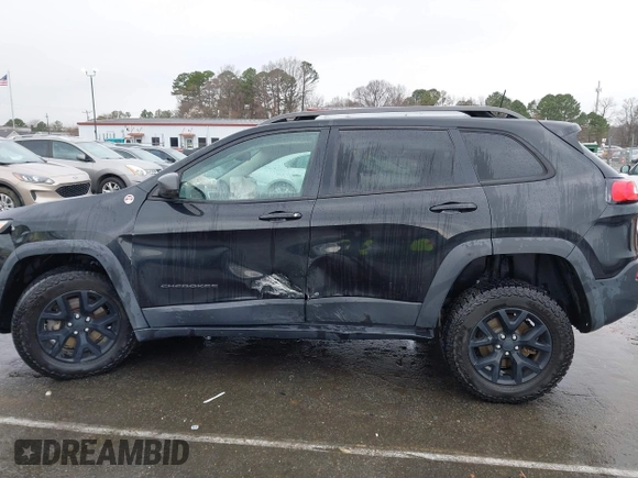 2016 Jeep Cherokee Trailhawk with VIN 1C4PJMBS5GW304062, listed as a IAAI auction lot 41756813 with 112,671 mi miles. Bid and sale history available at carsss.com. Image 15.