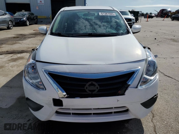 2016 Nissan Versa SV z VIN 3N1CN7AP0GL846535, wystawiony jako Copart lot #61387085 z przebiegiem 61 680 mil mil oraz Czysty tytuł • Clean title. Historia ofert i sprzedaży dostępna na DreamBid. Obrazek 5.