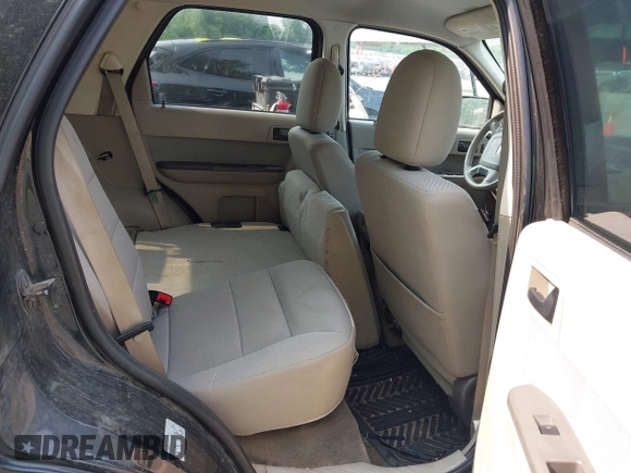 2011 Ford Escape XLT с VIN 1FMCU9DG4BKA64865, выставлен на аукционе IAAI как лот 42411474 с пробегом Не указан миль и . История ставок и продаж доступна на DreamBid. Изображение 8.
