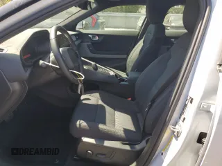 2023 Polestar 2 z VIN YSMED3KA3PL146990, wystawiony jako Copart lot #58022725 z przebiegiem 59 235 mil mil oraz Czysty tytuł • Clean title. Historia ofert i sprzedaży dostępna na DreamBid. Obrazek 7.