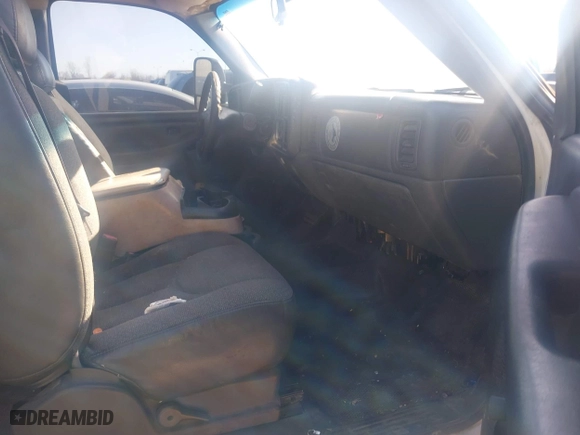 2006 Chevrolet Silverado 1500 LT1 with VIN 2GCEC19V561104319, listed as a IAAI auction lot 41660142 with 208,314 mi miles. Bid and sale history available at carsss.com. Image 5.
