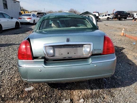 2005 Lincoln Town Car Signature with VIN 1LNHM81W15Y601611, listed as a Copart auction lot 48916075 with 0 mi miles and Salvage Title. Bid and sale history available at carsss.com. Image 6.