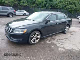 2014 Volkswagen Passat SE z VIN 1VWBT7A38EC037432, wystawiony jako IAAI lot #42347247 z przebiegiem 138 883 mil mil oraz . Historia ofert i sprzedaży dostępna na DreamBid. Obrazek 2.