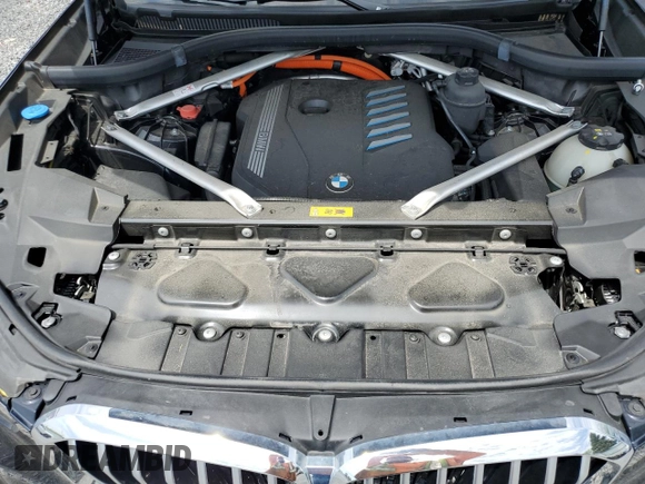 2023 BMW X5 xDrive45e z VIN 5UXTA6C01P9R61137, wystawiony jako Copart lot #56458155 z przebiegiem 27 501 mil mil oraz Szkoda całkowita • Salvage title. Historia ofert i sprzedaży dostępna na DreamBid. Obrazek 12.