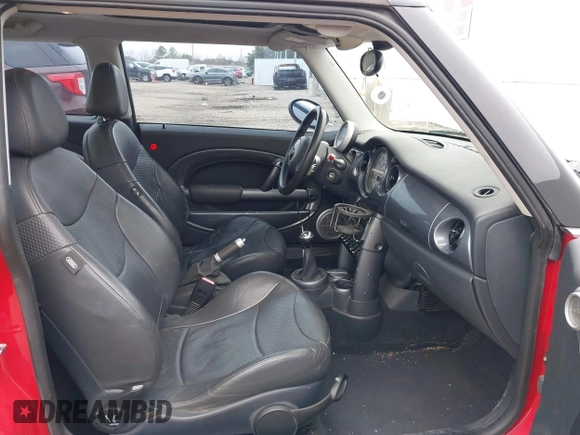2003 MINI Hardtop with VIN WMWRC33413TC48601, listed as a IAAI auction lot 41418901 with 57,095 mi miles and . Bid and sale history available at DreamBid. Image 5.
