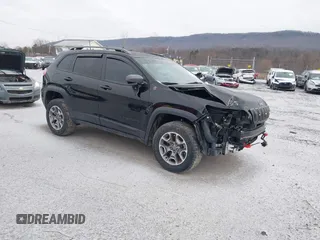 2021 Jeep Cherokee Trailhawk z VIN 1C4PJMBX9MD181885, wystawiony jako IAAI lot #41440839 z przebiegiem 65 735 mil mil oraz . Historia ofert i sprzedaży dostępna na DreamBid. Obrazek 1.