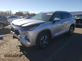 2022 Toyota Highlander XLE with VIN 5TDGZRBH6NS222767, listed as a Copart auction lot 81367674 with 27,948 mi miles and Salvage title. Bid and sale history available at DreamBid. Image 1.
