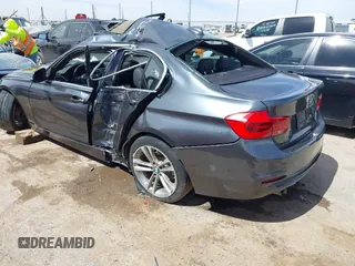 2018 BMW 3 Series 330i z VIN WBA8B9C54JEE81206, wystawiony jako IAAI lot #42251897 z przebiegiem Nie podano mil oraz . Historia ofert i sprzedaży dostępna na DreamBid. Obrazek 3.
