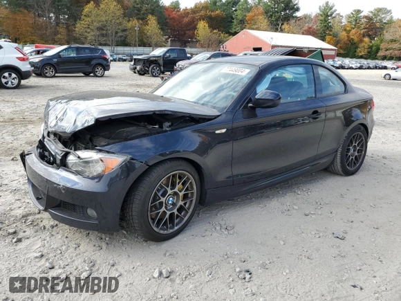 2013 BMW 1 Series 128i z VIN WBAUP9C57DVF46781, wystawiony jako Copart lot #77449004 z przebiegiem 98 551 mil mil oraz Czysty tytuł • Clean title. Historia ofert i sprzedaży dostępna na DreamBid. Obrazek 1.