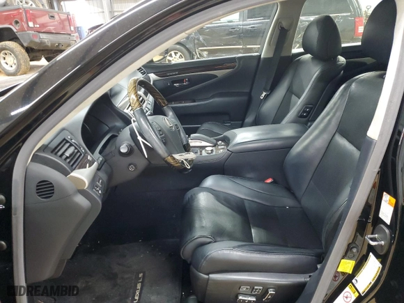 2016 Lexus LS 460 with VIN JTHCL5EF8G5026226, listed as a Copart auction lot 86094354 with 111,908 mi miles and Salvage Title. Bid and sale history available at carsss.com. Image 7.