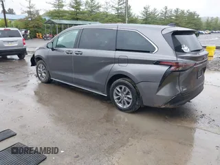 2023 Toyota Sienna LE z VIN 5TDKSKFC2PS103895, wystawiony jako IAAI lot #42366033 z przebiegiem 27 807 mil mil oraz . Historia ofert i sprzedaży dostępna na DreamBid. Obrazek 3.