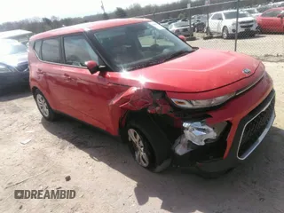 2020 Kia Soul LX with VIN KNDJ23AU1L7700414, listed as a IAAI auction lot 41843719 with 61,090 mi miles. Bid and sale history available at carsss.com. Image 1.