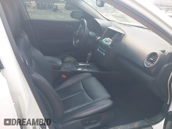 2013 Nissan Maxima SV z VIN 1N4AA5AP0DC841188, wystawiony jako IAAI lot #42408083 z przebiegiem 120 939 mil mil oraz . Historia ofert i sprzedaży dostępna na DreamBid. Obrazek 5.