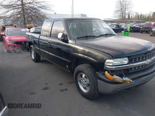 2002 Chevrolet Silverado 1500 LT with VIN 1GCEK19T42E150069, listed as a IAAI auction lot 41401949 with 105,099 mi miles. Bid and sale history available at carsss.com. Image 1.