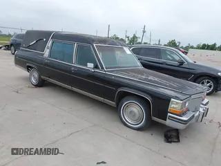 1989 Cadillac Brougham z VIN 1G6DW51Y6KR730868, wystawiony jako IAAI lot #42315431 z przebiegiem 90 027 mil mil oraz . Historia ofert i sprzedaży dostępna na DreamBid. Obrazek 1.