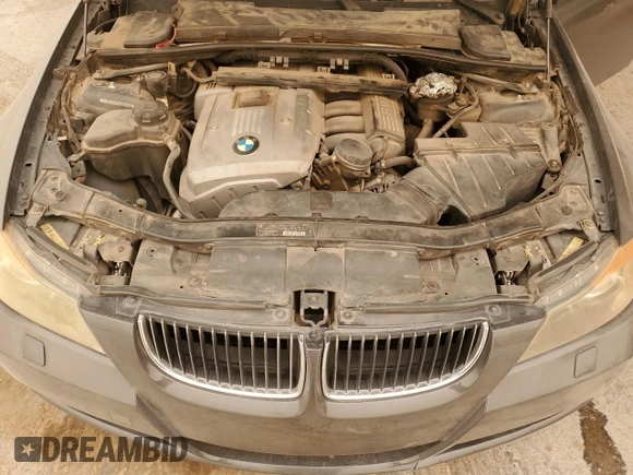 2006 BMW 3 Series 330i z VIN WBAVB33526KS32828, wystawiony jako Copart lot #48359995 z przebiegiem 121 936 mil mil oraz Szkoda całkowita • Salvage title. Historia ofert i sprzedaży dostępna na DreamBid. Obrazek 11.