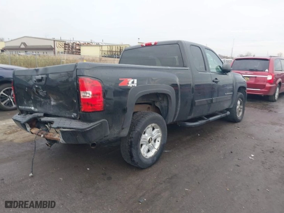 2008 Chevrolet Silverado 1500 LT w/1LT with VIN 2GCEK190181186026, listed as a IAAI auction lot 40695869 with 146,514 mi miles. Bid and sale history available at carsss.com. Image 4.