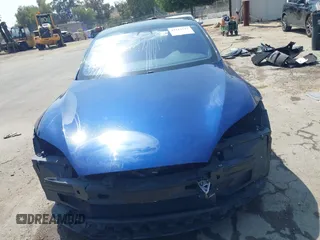 2017 Tesla Model S 100D z VIN 5YJSA1E20HF208771, wystawiony jako IAAI lot #42111317 z przebiegiem 81 919 mil mil oraz . Historia ofert i sprzedaży dostępna na DreamBid. Obrazek 13.