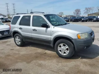 2002 Ford Escape XLT Choice with VIN 1FMYU03102KB75329, listed as a IAAI auction lot 42063382 with 129,714 mi miles. Bid and sale history available at carsss.com. Image 1.