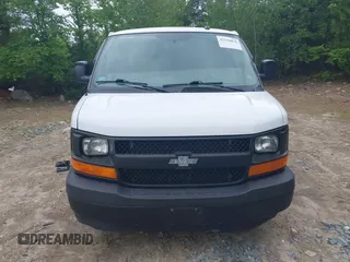 2017 Chevrolet Express Cargo z VIN 1GCWGBFF4H1289693, wystawiony jako IAAI lot #42310038 z przebiegiem 152 692 mil mil oraz . Historia ofert i sprzedaży dostępna na DreamBid. Obrazek 12.